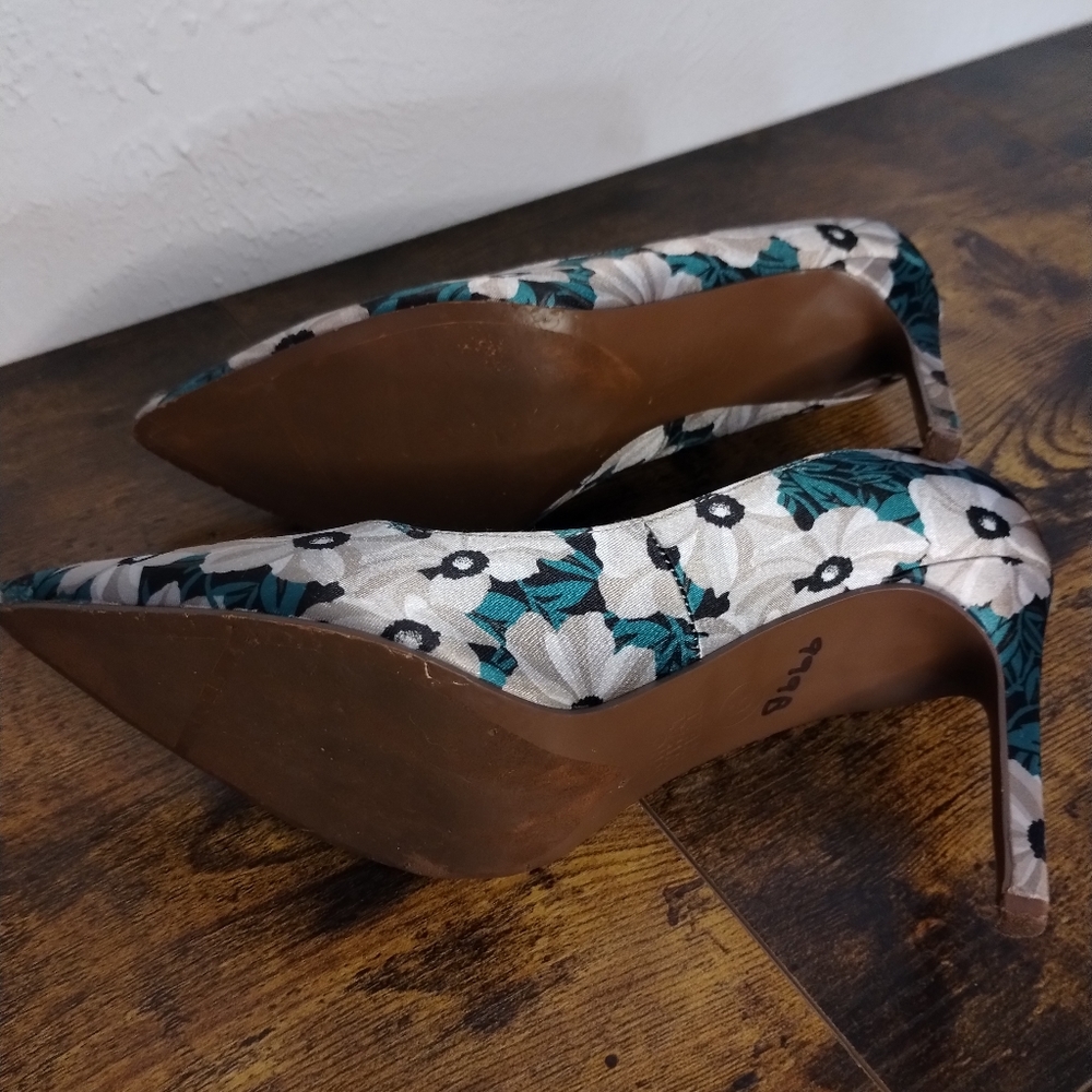 Shoes - Picture 5 of 5
